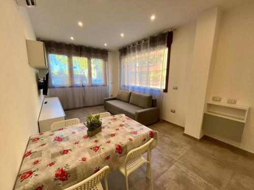 Becky's House casa vacanze — 4-Star Luxury Hotel in Quartu Sant'elena, Italy