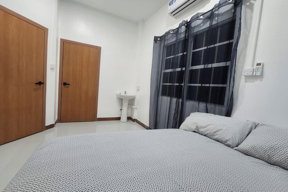 5 Bed Villa Sleeps 10 with Jacuzzi — Georgetown — photo 4