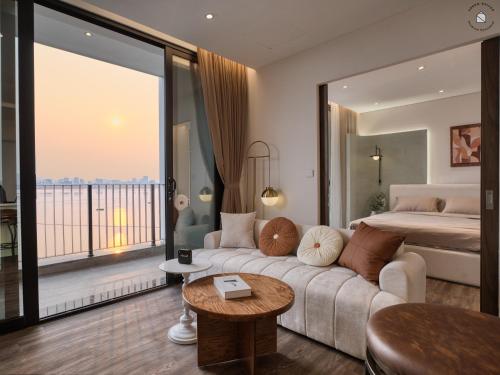 Annam Premium Amazing Lakeview & Balcony WestLake — 4-Star Luxury Hotel in Hanoi, Vietnam
