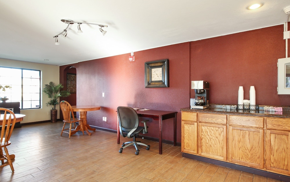 Red Roof Inn Lompoc - photo 36