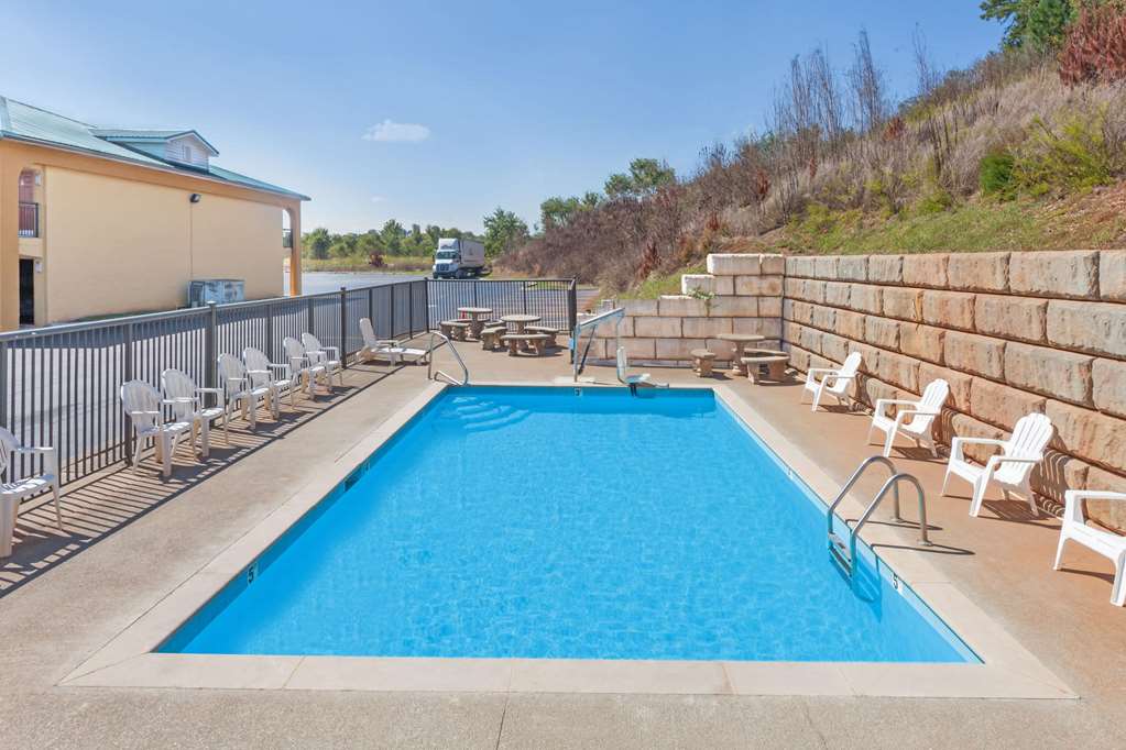 Days Inn by Wyndham Lenoir City - photo 3