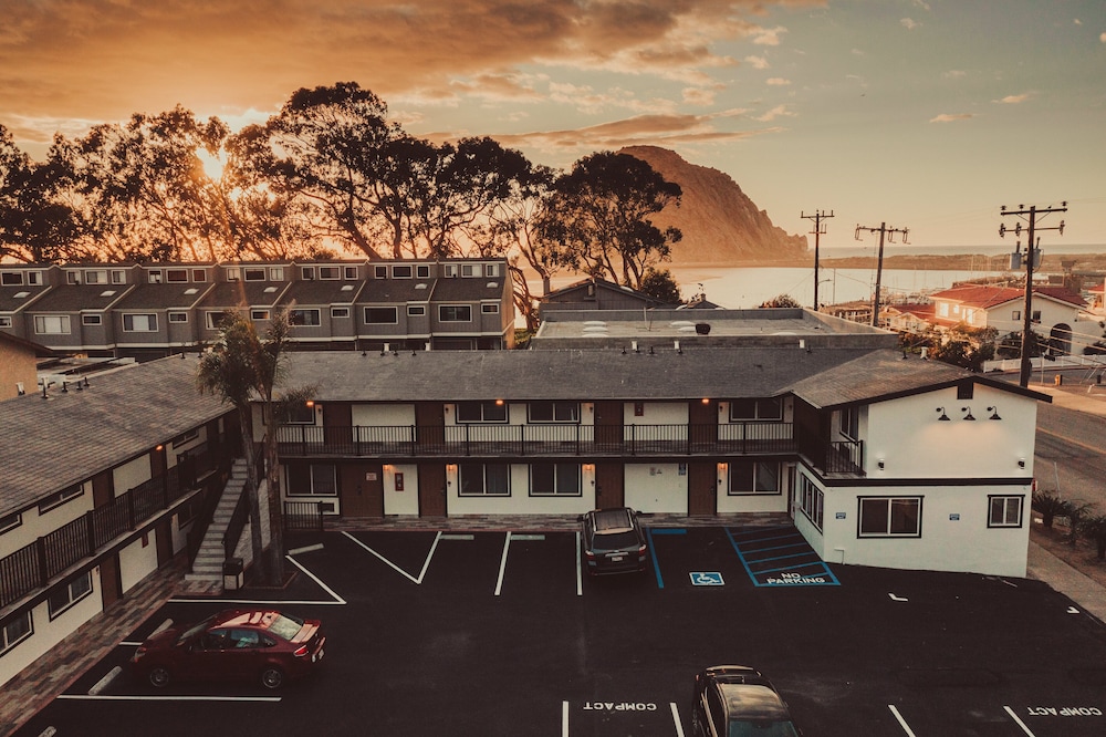 Blufftop Inn & Suites - photo 105