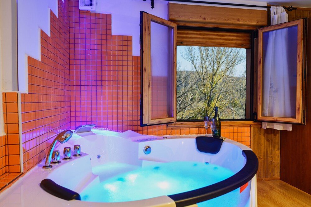 Casa Rural Aguas Frías I — 4-Star Luxury Hotel in Leon, Spain