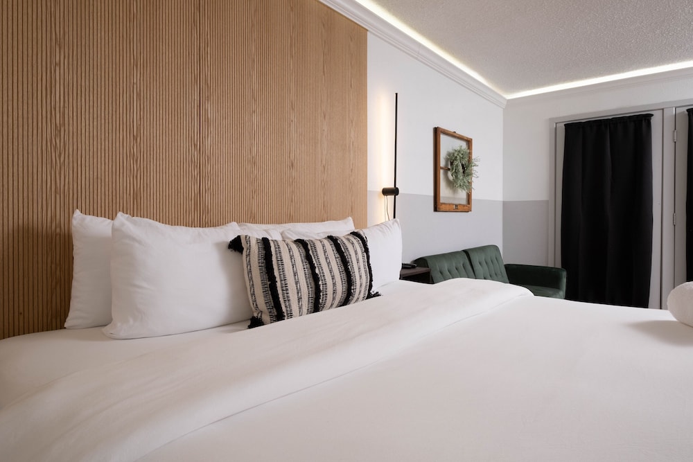 The Cactus Cove Inn and Suites - photo 5