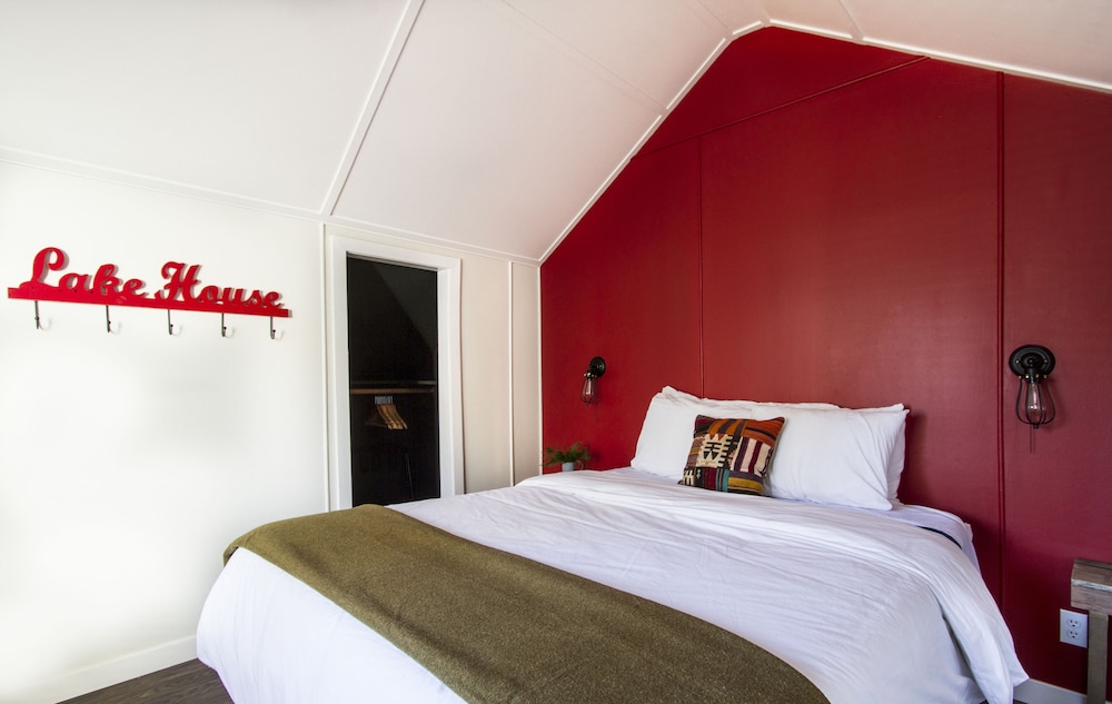 Noon Lodge at Mallard Bay - photo 14