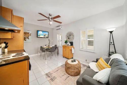 Komffy Intercoastal retreat King Bed Free Parking — 4-Star Luxury Hotel in Hollywood, United States