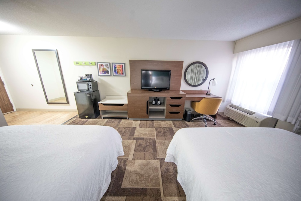 Hampton Inn Hutchinson - photo 21
