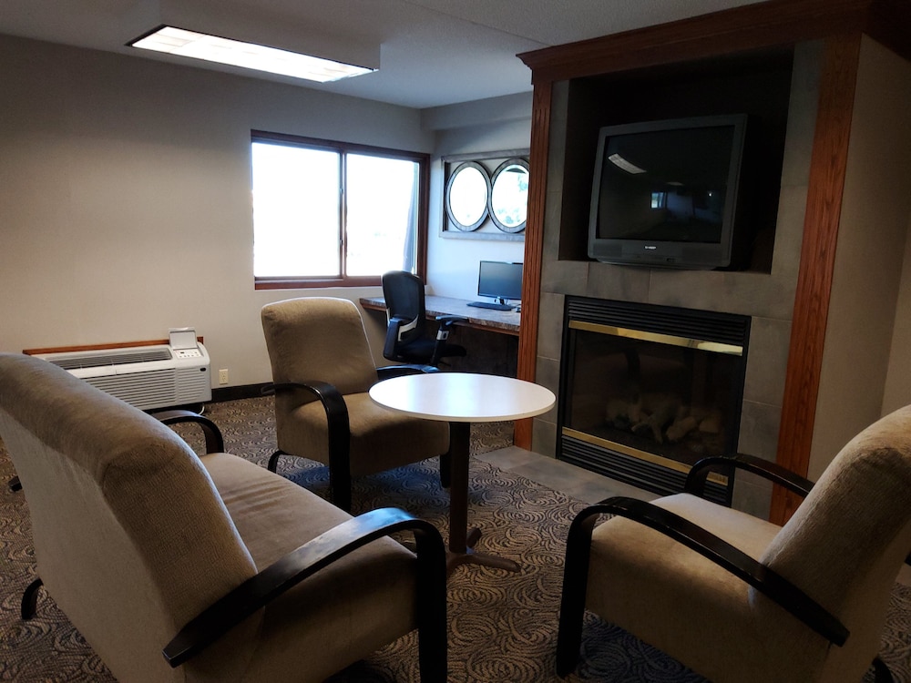 Klopfenstein Inn and Suites - photo 43