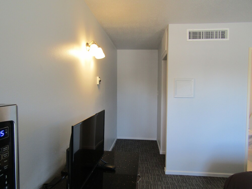 Greeley University Inn Greeley Inn - photo 16