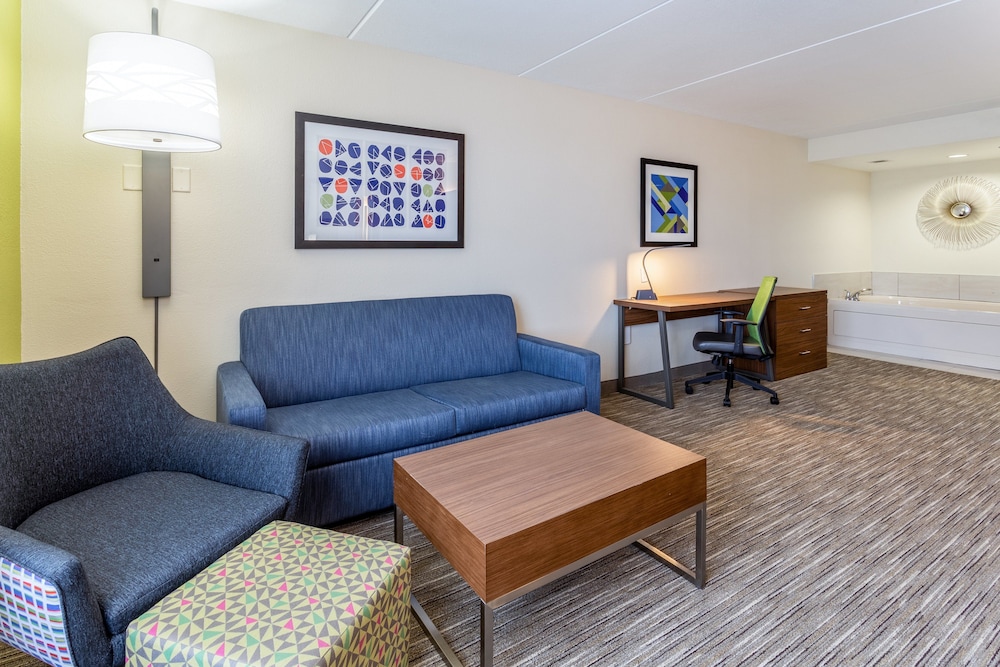 Holiday Inn Express & Suites Cedar Falls Waterloo by IHG - photo 7