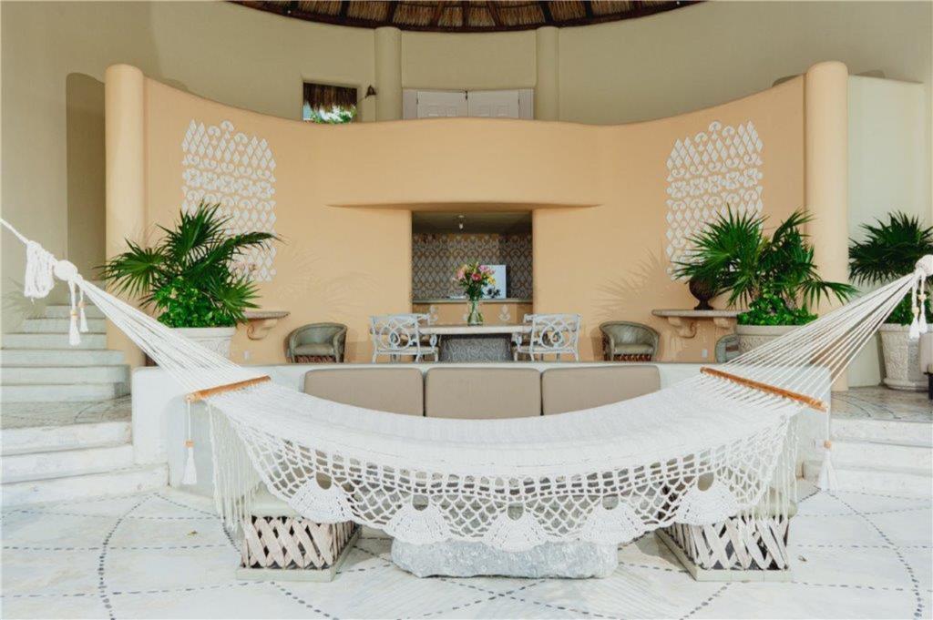 Presidential Suite common area