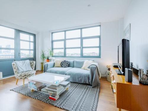 Central Location Flat near Old St and Dalston Overlooking Rosemary Park and Regents Canal Pass the Keys — 4-Star Luxury Hotel in London, United Kingdom