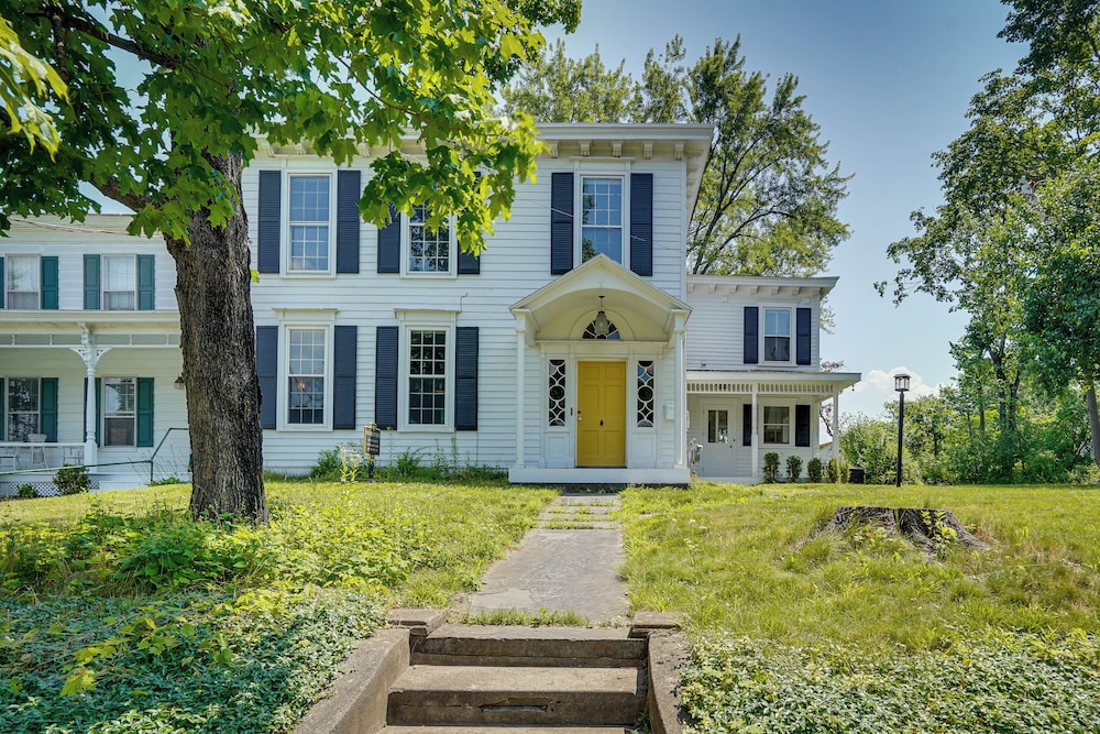 Historic Home in Coxsackie with Hudson River Views — 4-Star Luxury Hotel in Coxsackie, United States