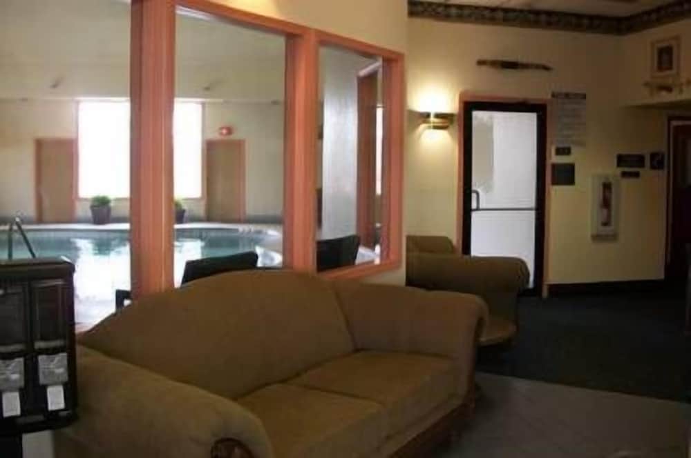 Lodi Valley Suites - photo 23