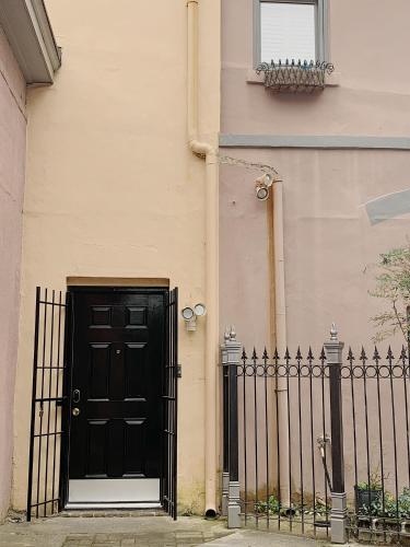 Historic Garden Studio Steps from Pulaski Square in Savannah, United States