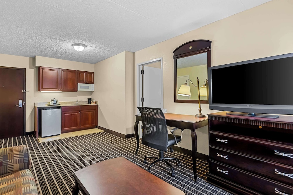 Comfort Inn & Suites Somerset New Brunswick - photo 21