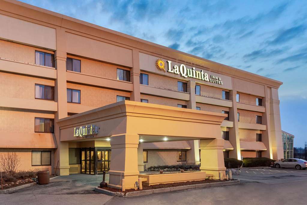 La Quinta Inn & Suites by Wyndham Chicago Gurnee - photo 4