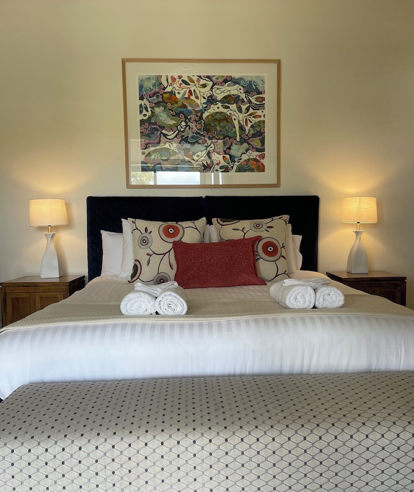 Pirathon Country Estate — 4-Star Luxury Hotel in Tanunda, Australia