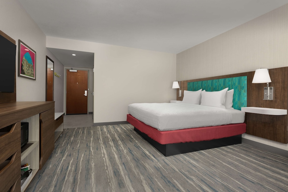 Hampton Inn & Suites Durham University Medical Center - photo 17