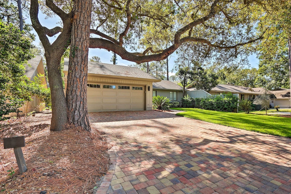 2 Mi to Beach Sea Pines Resort Home w Large Yard - photo 16