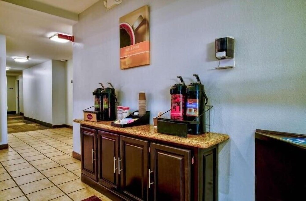 Studio 6 Suites Hesperia CA West Main Street I 15 - photo 3