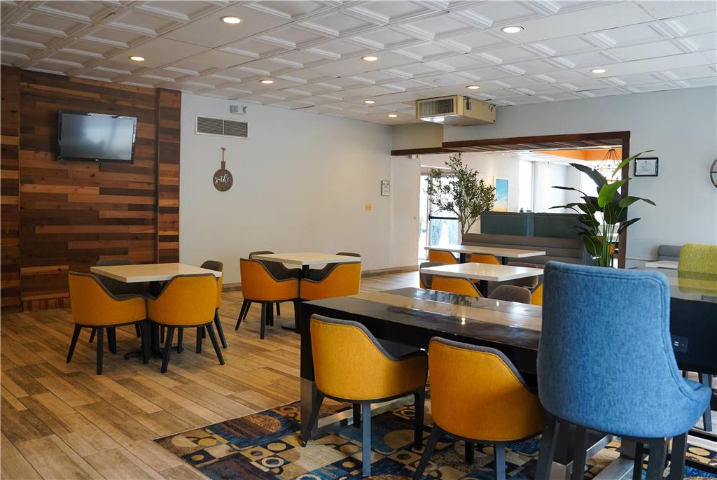 Days Inn by Wyndham Southington - photo 12