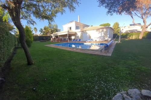 Luxury Private 5 bedroom Villa pool golf Algarve — 4-Star Luxury Hotel in Quarteira, Portugal