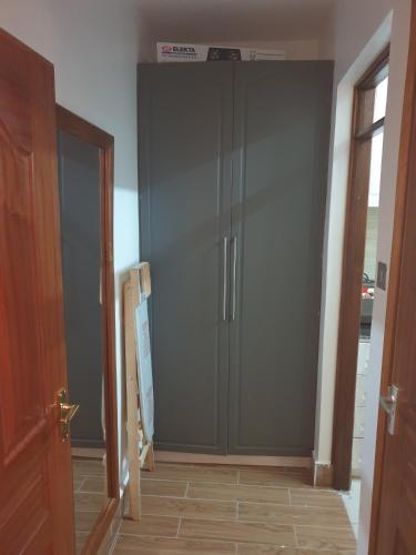 Lovely 2 and 1 bedroom guest units Karen
