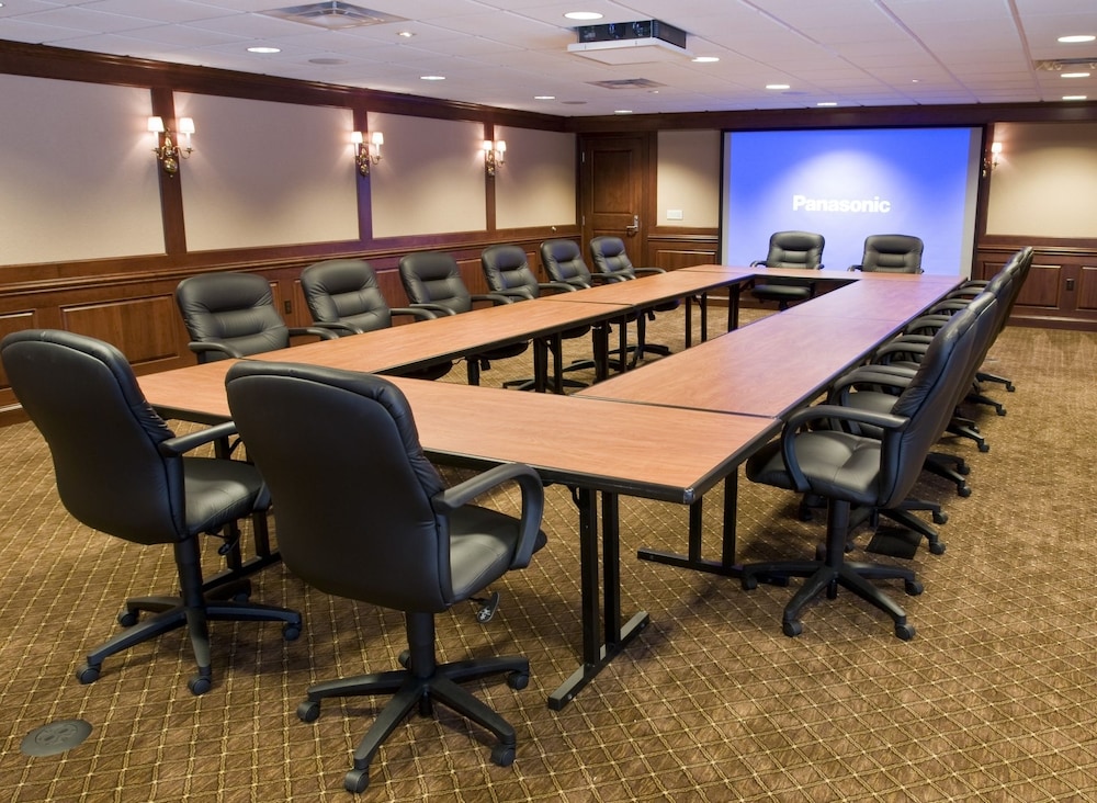Hillsdale College Dow Hotel and Conference Center - photo 33
