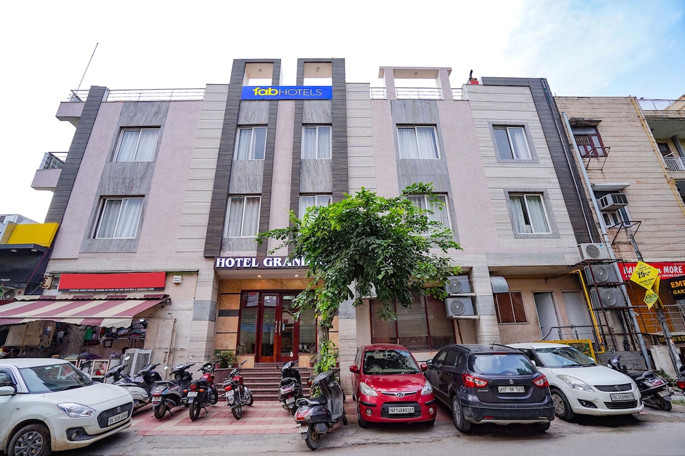 FabHotel Comfort Stay Vaishali 300m from Chandra Laxmi Hospital Ghaziyabad Ghaziabad in Ghaziabad, India