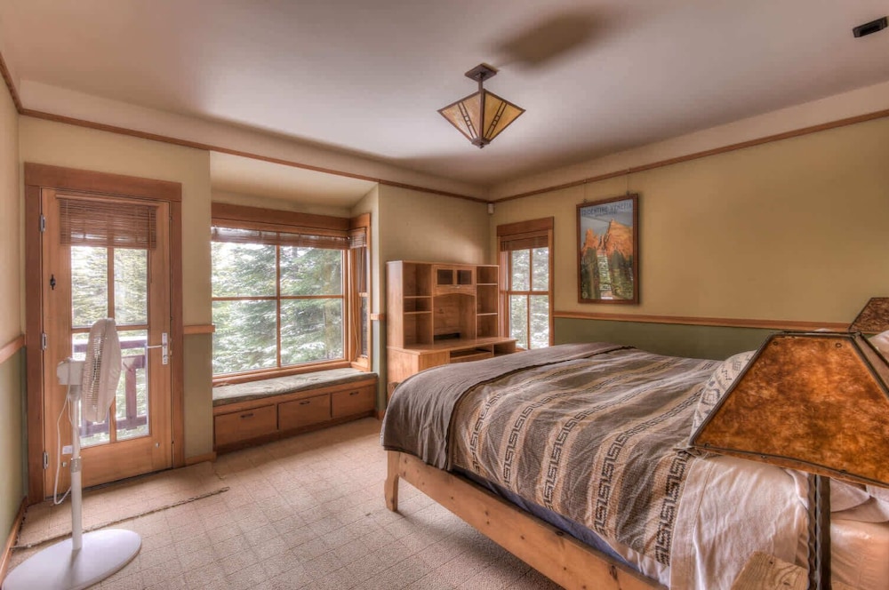 Luxury Northstar Palace w Hot Tub & Games - photo 7