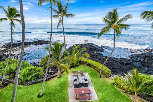 Oceanfront Luxury Condo — 4-Star Luxury Hotel in Kailua-Kona, United States