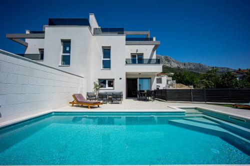 Villa Lucis — 4-Star Luxury Hotel in Kastel Kambelovac, Croatia