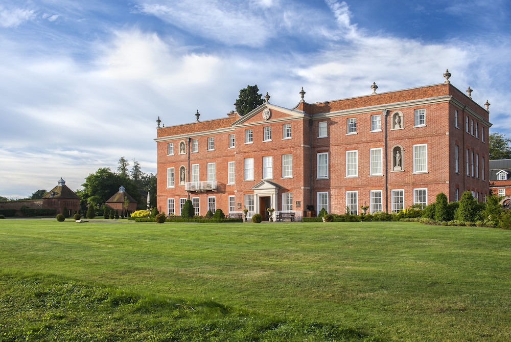 Four Seasons Hotel Hampshire - carbon neutral hotel in Hook