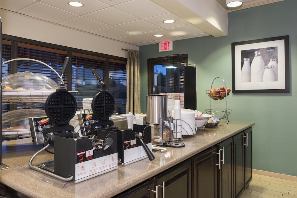 Red Roof Inn Tupelo - photo 44