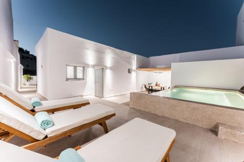 Casa Reale — 4-Star Luxury Hotel in Fira, Greece