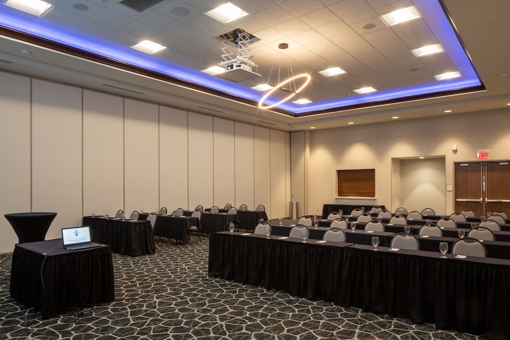 Hilton Garden Inn Cedar Falls - photo 51