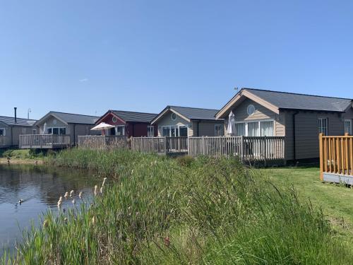 The Lake House The Bay Filey sleeps 4 in 2 double rooms with ensuites 1 dog welcome — 4-Star Luxury Hotel in Filey, United Kingdom