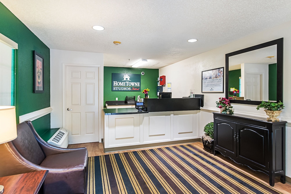 HomeTowne Studios by Red Roof Atlanta Lawrenceville - photo 4