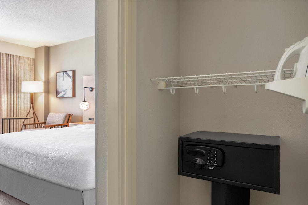 Hampton Inn Virginia Beach Oceanfront South - photo 32