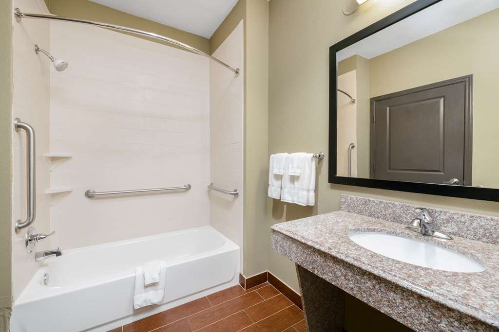 La Quinta Inn & Suites by Wyndham Boutte - photo 18