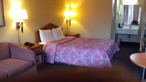 America's Best Inn Birmingham Airport - photo 3