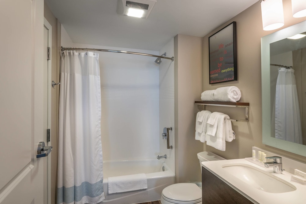TownePlace Suites by Marriott Milwaukee Oak Creek - photo 12