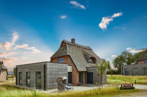 Reetdorf Geltinger Birk Atelierhaus Morsezeichen in Kappeln, Germany