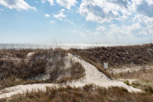 Mead Us At The Pier by Oak Island Accommodations - photo 8