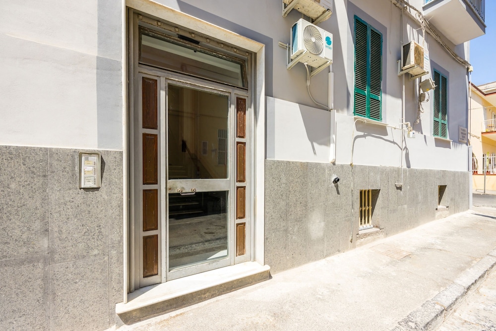 Stella Basement — 4-Star Luxury Hotel in Naples, Italy