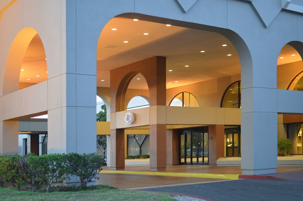 Doubletree by Hilton Newark Fremont - photo 67