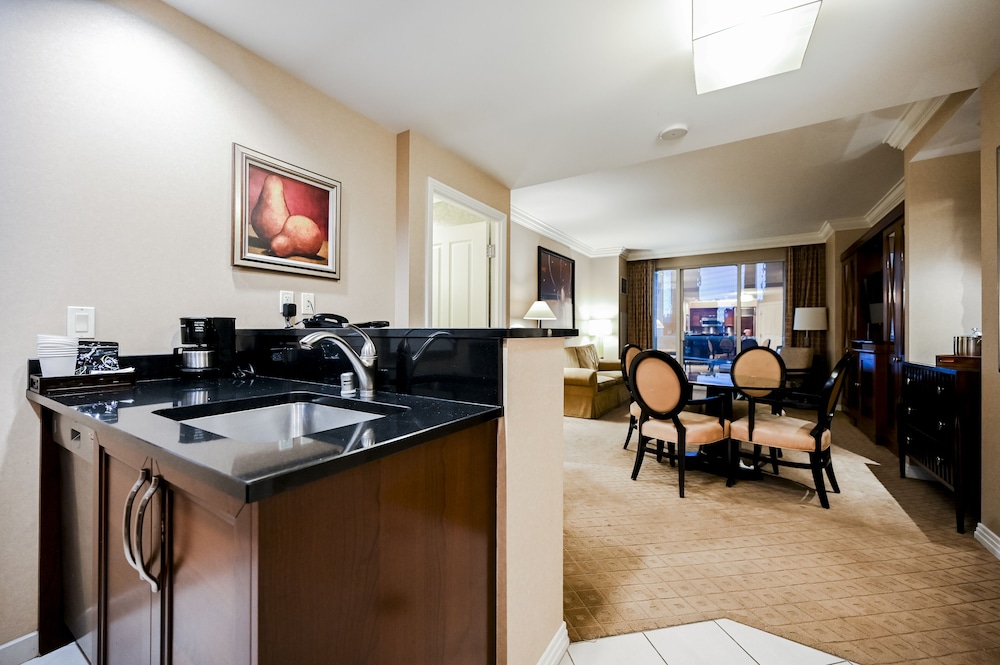 StripViewSuites at Signature - photo 128