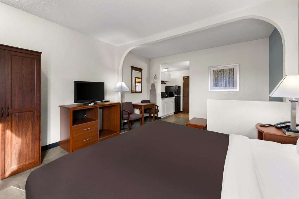 Suburban Studios Kansas City Airport North - photo 25