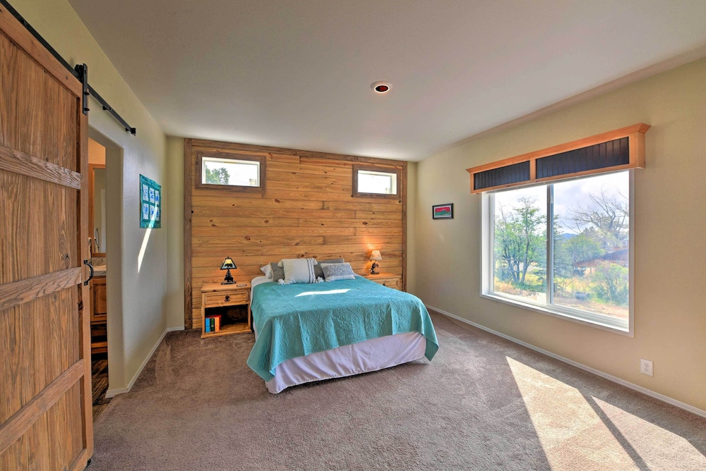 Cedaredge Hideaway with Grill and Mountain Views in Cedaredge, United States